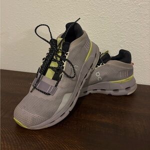 ON Running lavender and green Sneakers